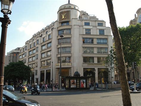 Louis Vuitton Inventeur 101 Avenue Des Champs Elysees Paris 